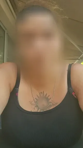 Julia, 37