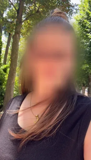 Julia, 29
