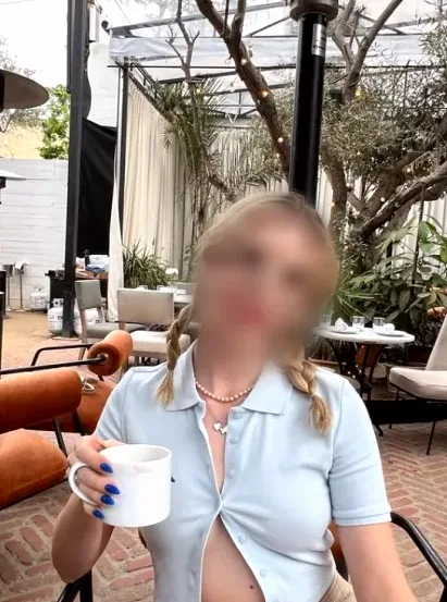 Nadja, 27
