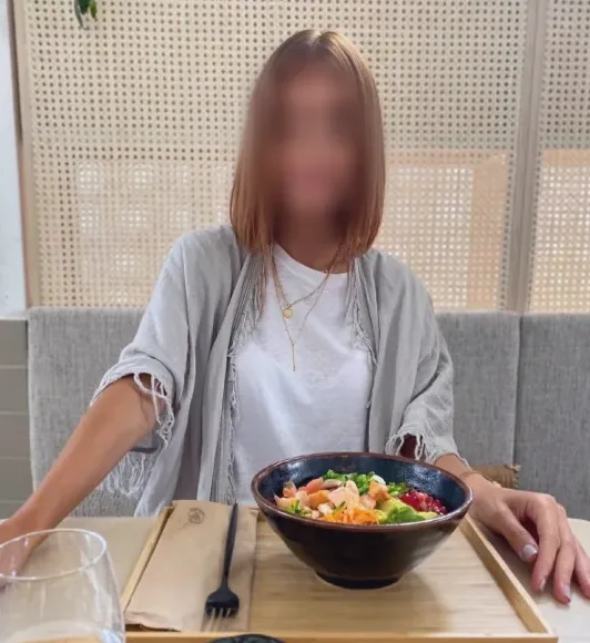 Sandra, 37