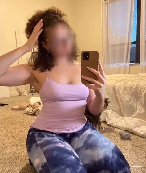 Sarah, 32